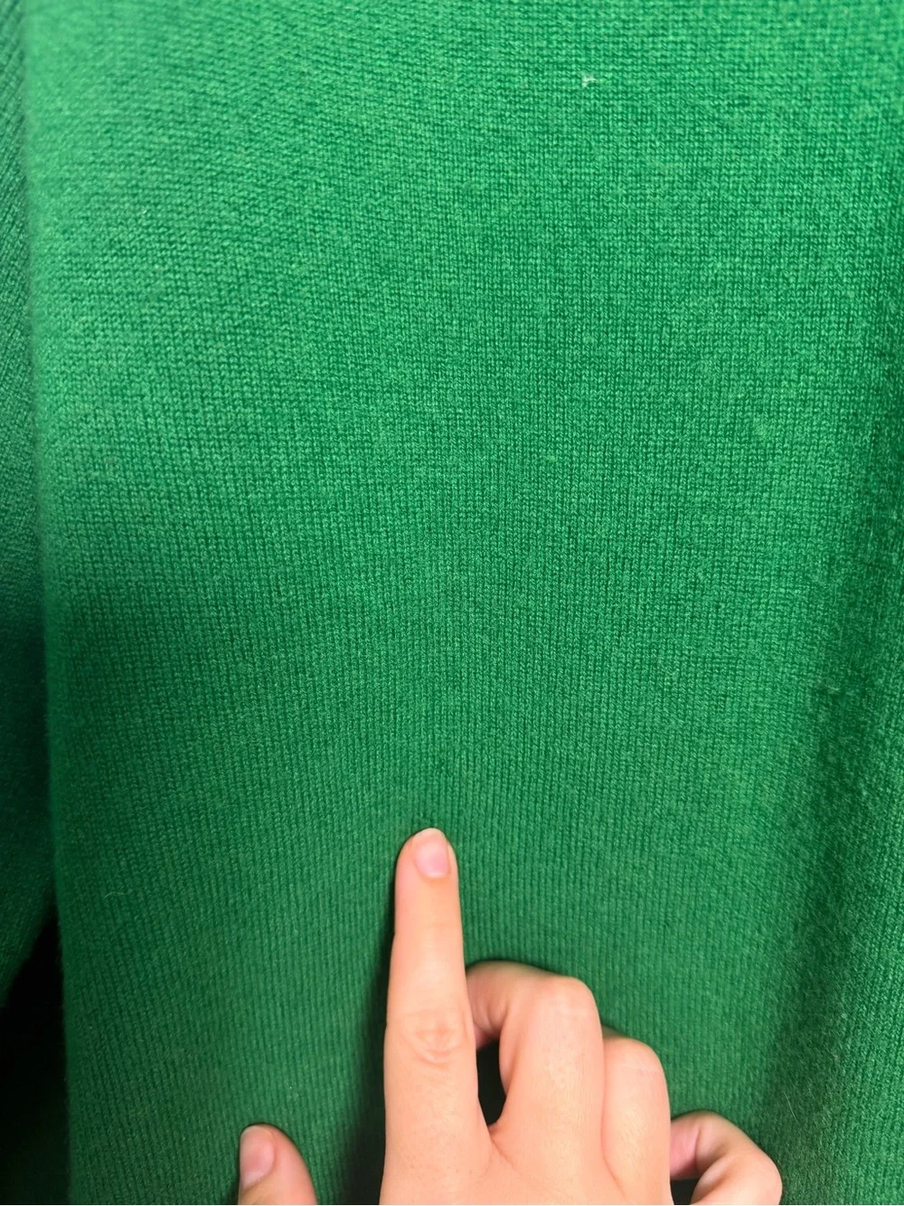 Club Monaco 100% Cashmere Kelly Green V-Neck Sweater Size M